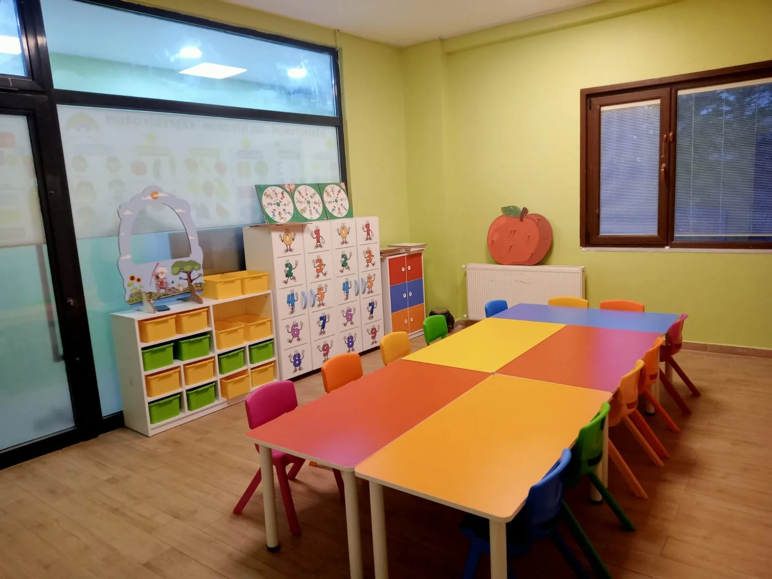 Elit Koleji Anaokulu renkli sınıfı
