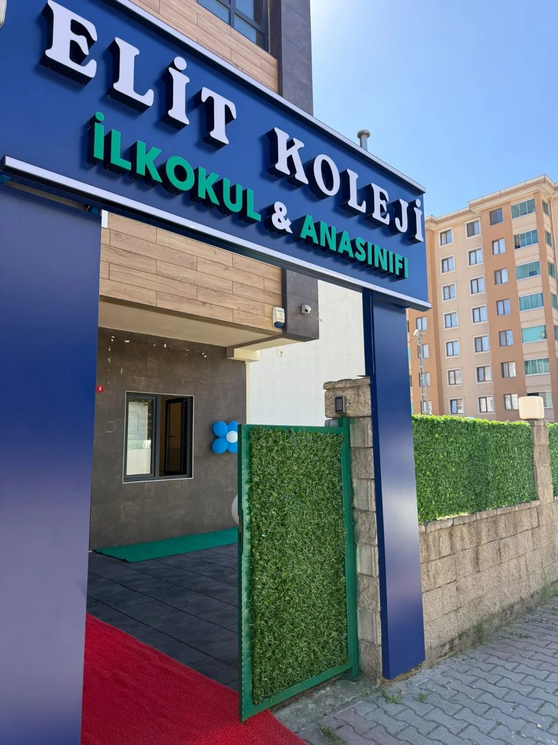 Sultanbeyli Battalgazi Elit Koleji Anaokulu girişi